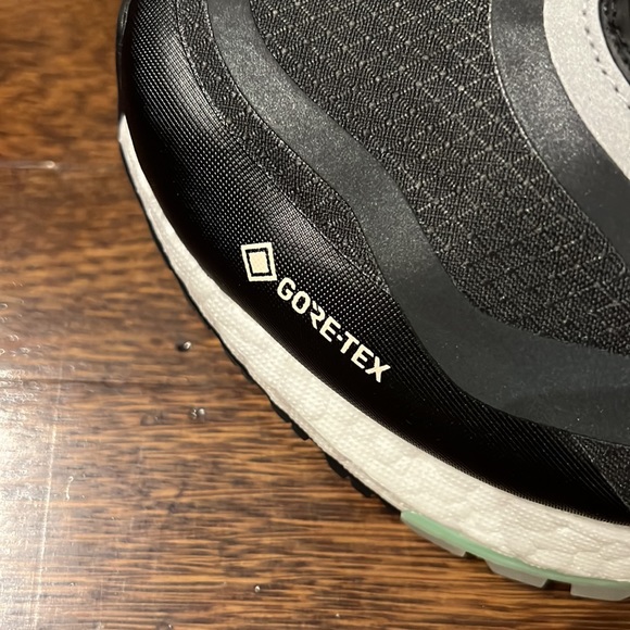 Adidas Gore-Tex Waterproof Membrane Ultraboost Shoe Men sz 10 black and green - Picture 4 of 7
